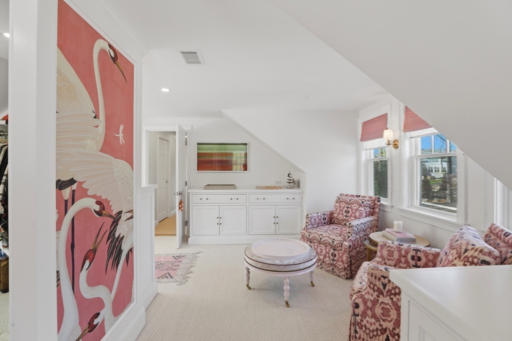 5 Seal Cv Ln Hingham, MA 02043