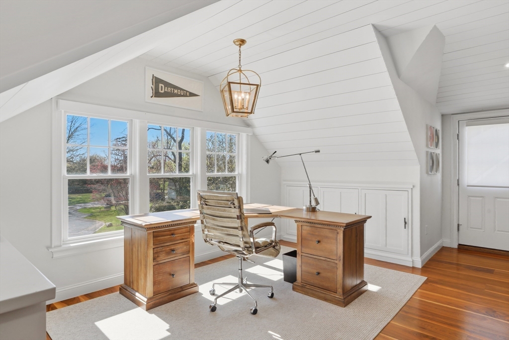 5 Seal Cv Ln Hingham, MA 02043