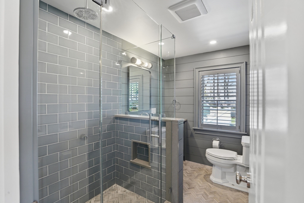 5 Seal Cv Ln Hingham, MA 02043