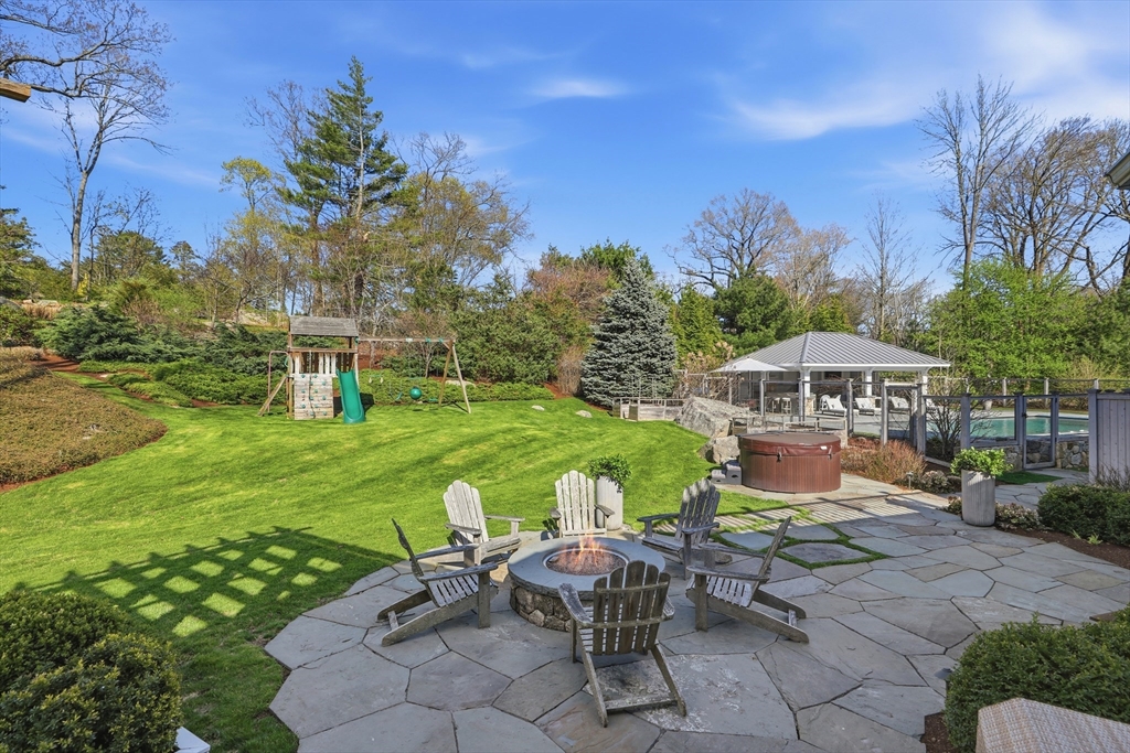5 Seal Cv Ln Hingham, MA 02043