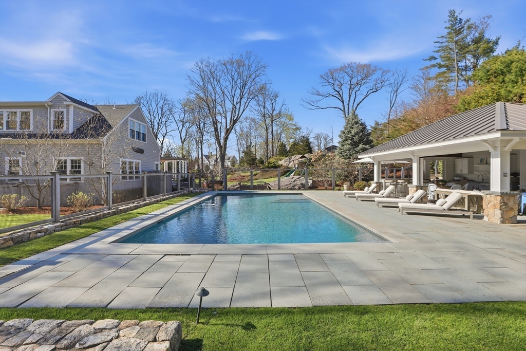 5 Seal Cv Ln Hingham, MA 02043