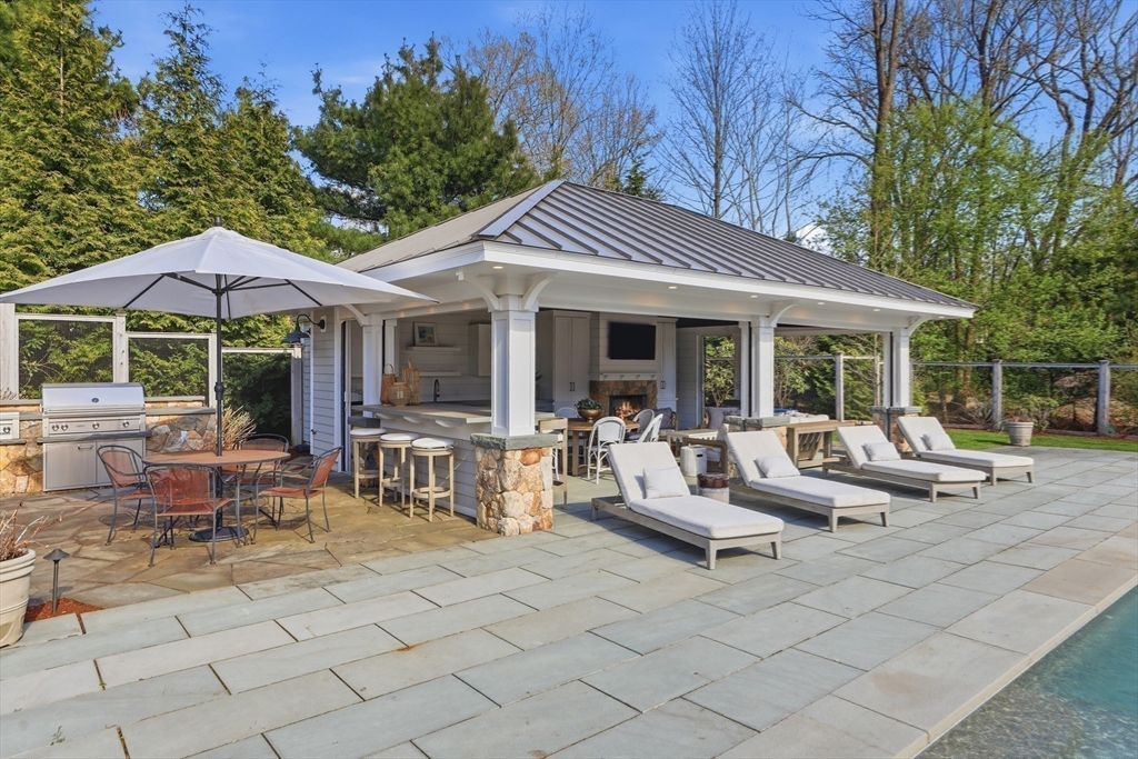5 Seal Cv Ln Hingham, MA 02043