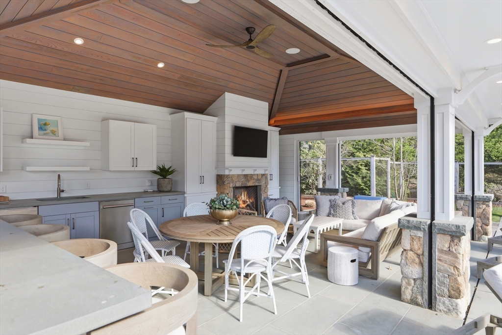 5 Seal Cv Ln Hingham, MA 02043