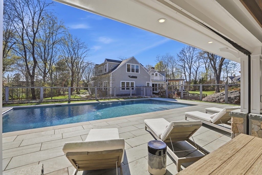5 Seal Cv Ln Hingham, MA 02043