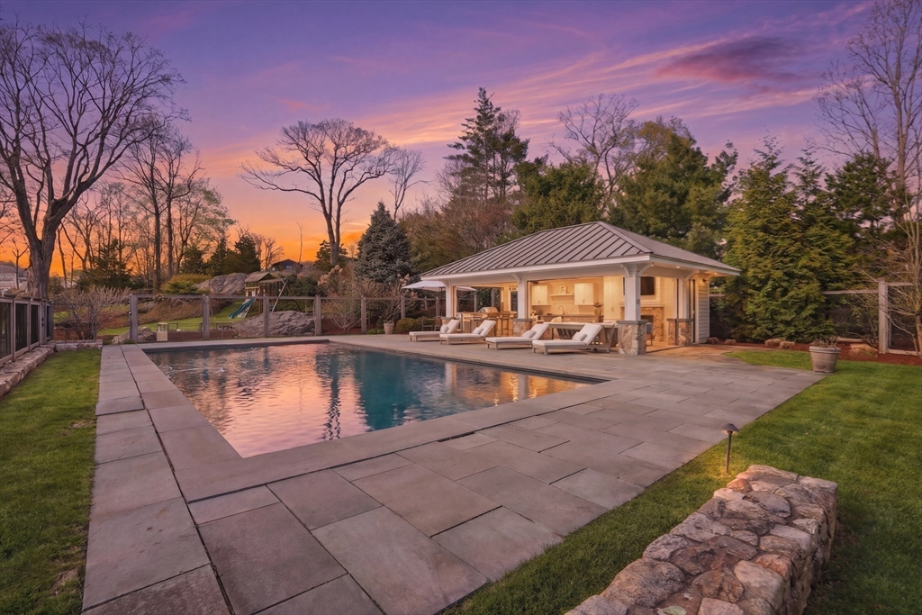 5 Seal Cv Ln Hingham, MA 02043