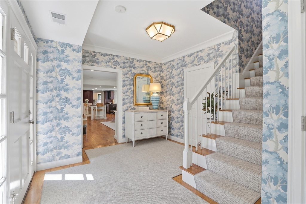 5 Seal Cv Ln Hingham, MA 02043