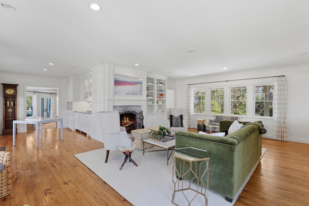 5 Seal Cv Ln Hingham, MA 02043
