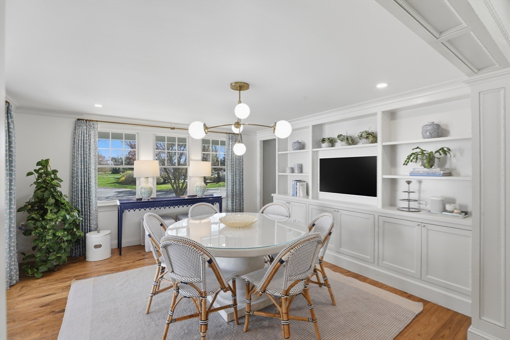 5 Seal Cv Ln Hingham, MA 02043