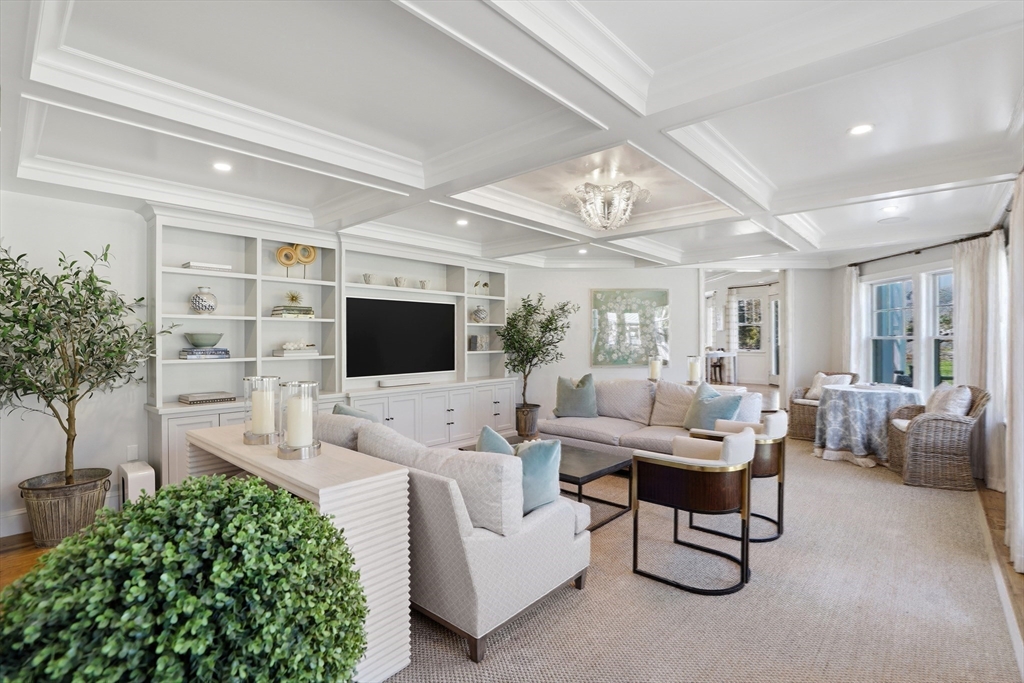 5 Seal Cv Ln Hingham, MA 02043
