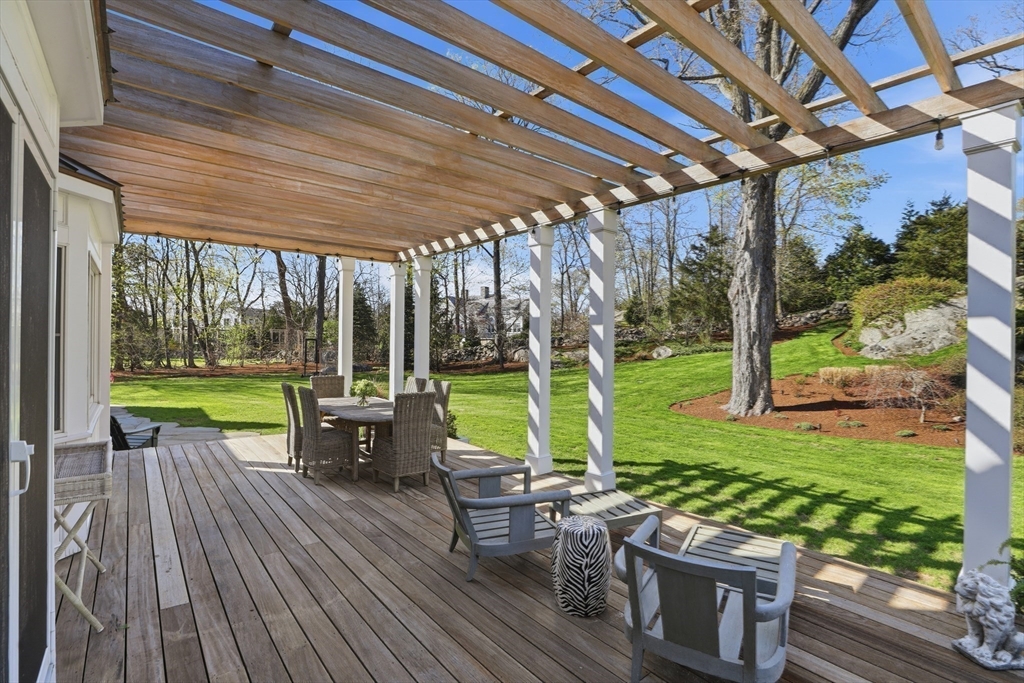 5 Seal Cv Ln Hingham, MA 02043
