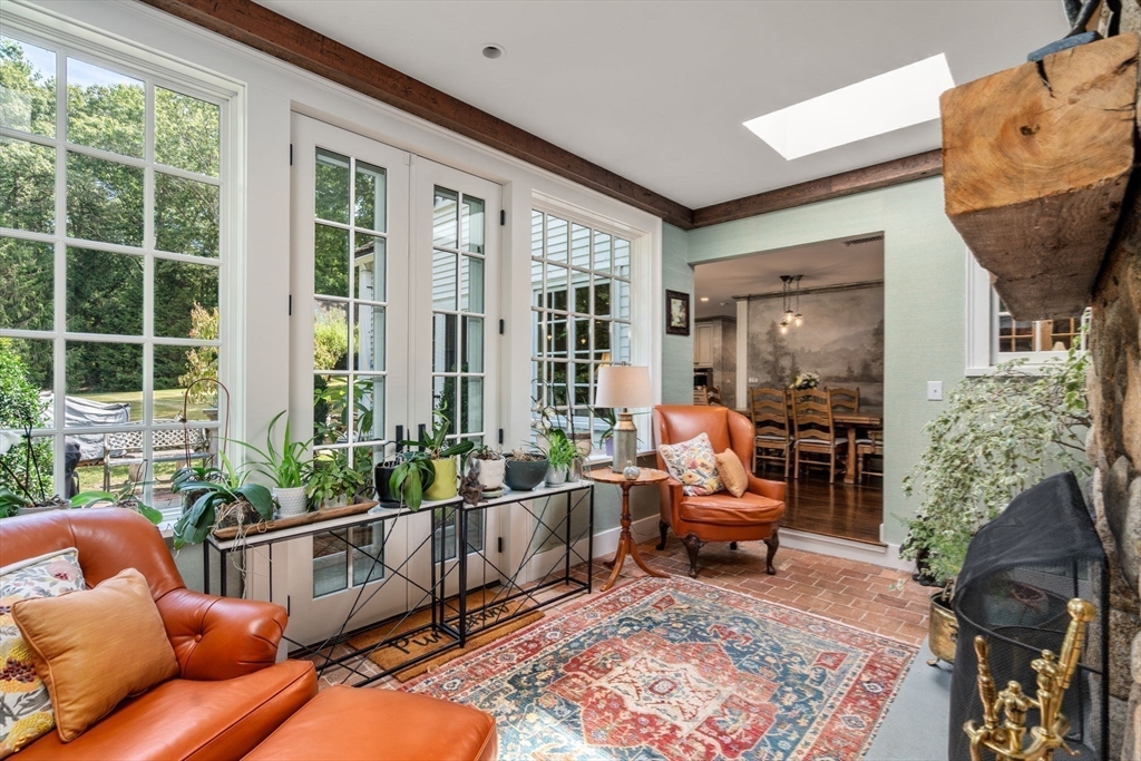 157 Ctr St Dover, MA 02030