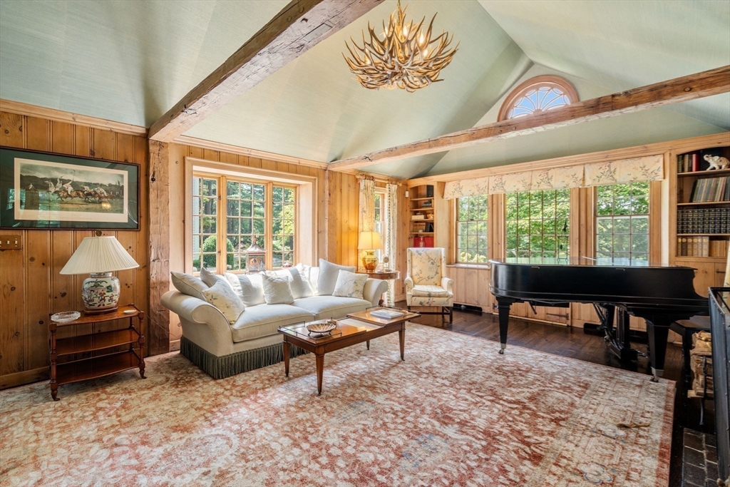 157 Ctr St Dover, MA 02030