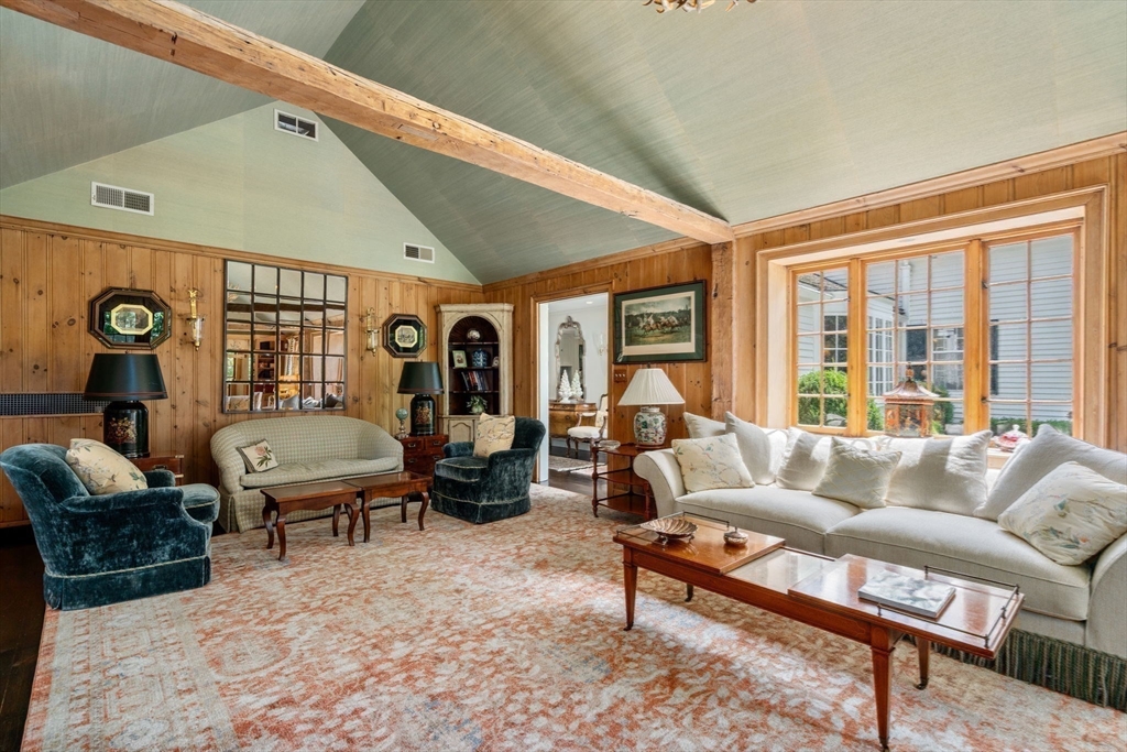 157 Ctr St Dover, MA 02030