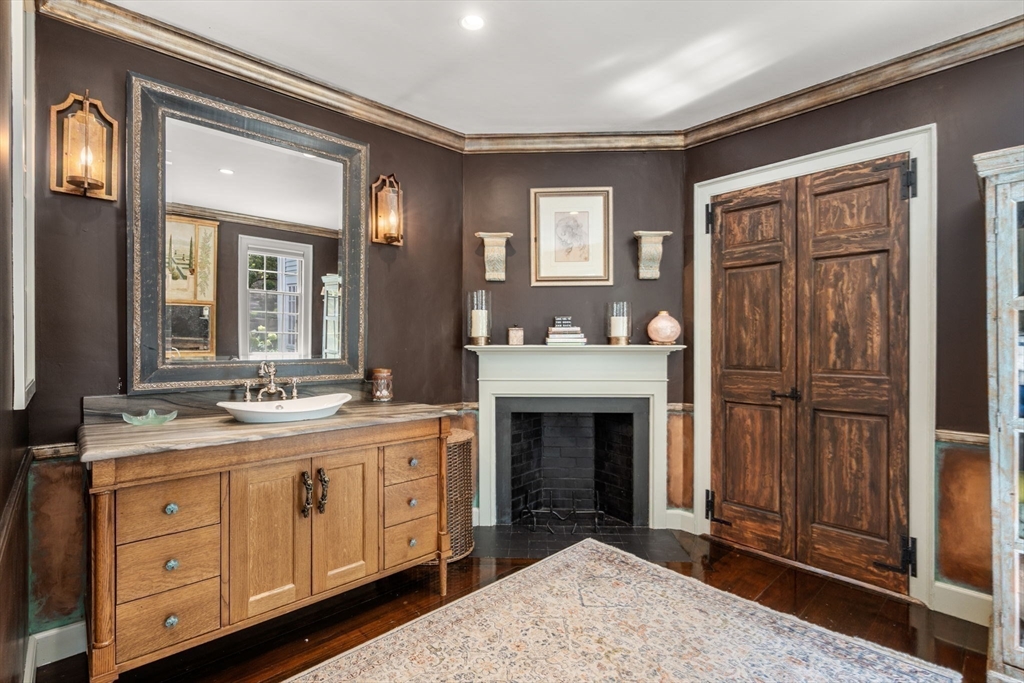 157 Ctr St Dover, MA 02030