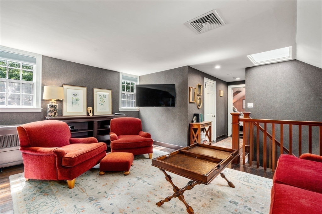 157 Ctr St Dover, MA 02030