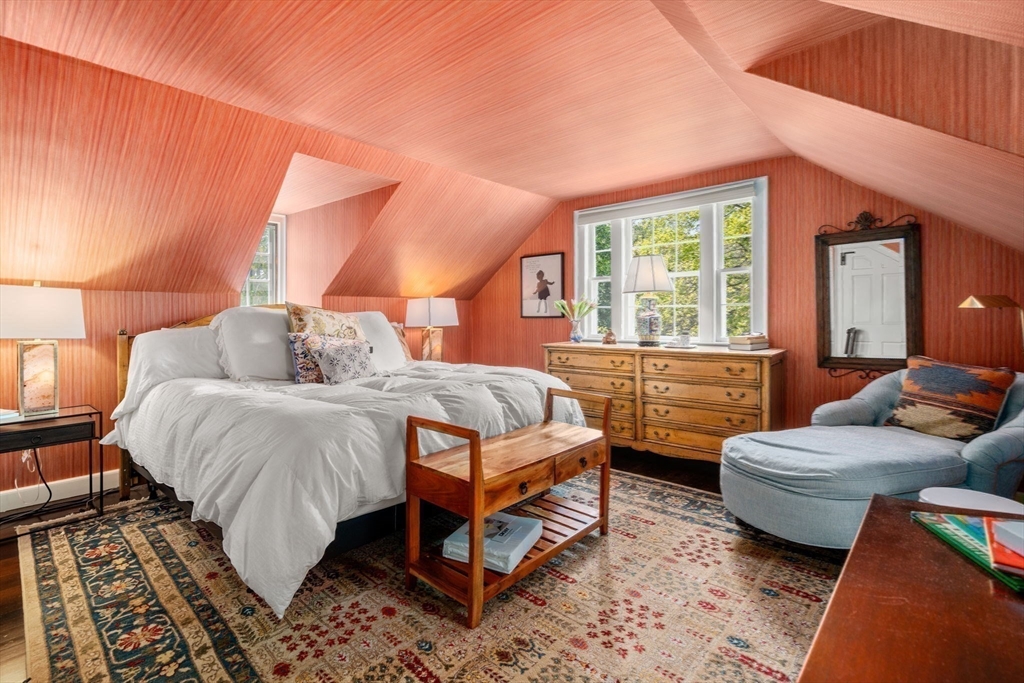 157 Ctr St Dover, MA 02030