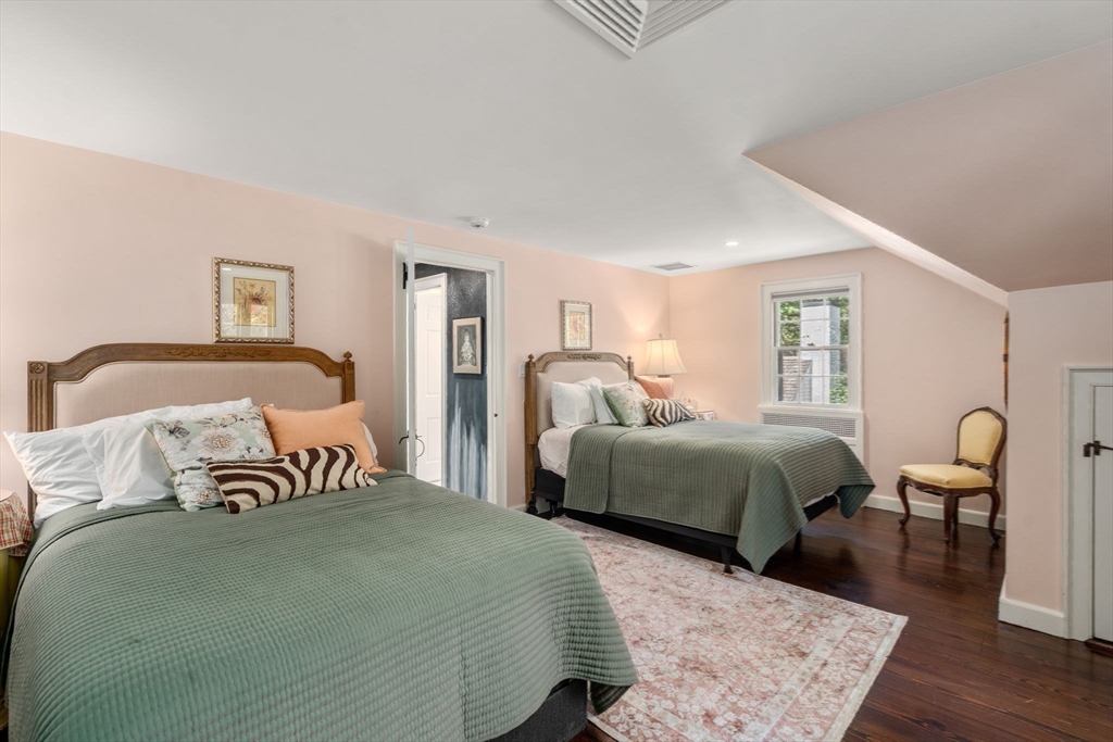 157 Ctr St Dover, MA 02030