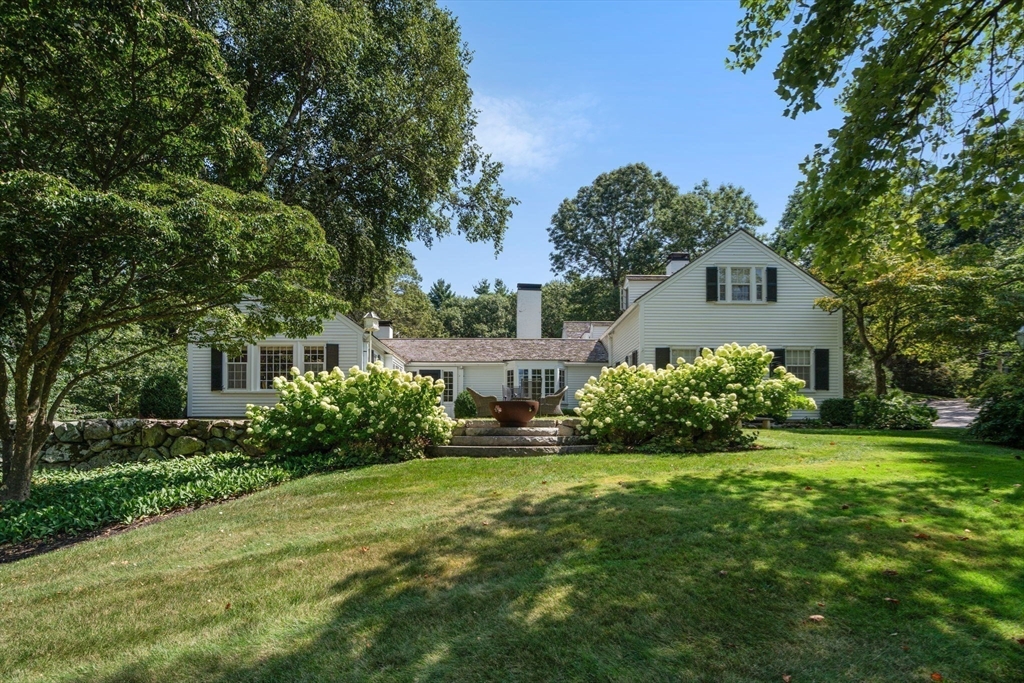 157 Ctr St Dover, MA 02030