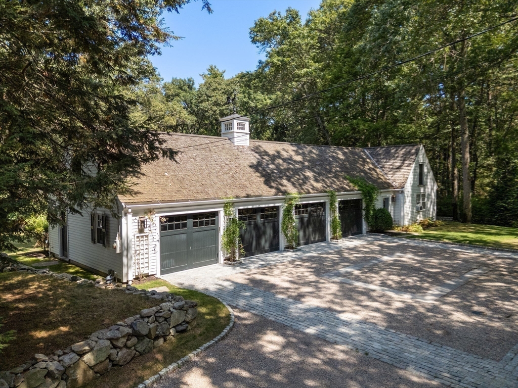 157 Ctr St Dover, MA 02030