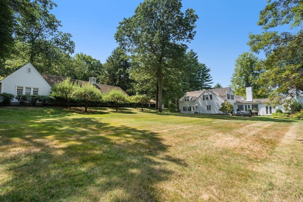 157 Ctr St Dover, MA 02030