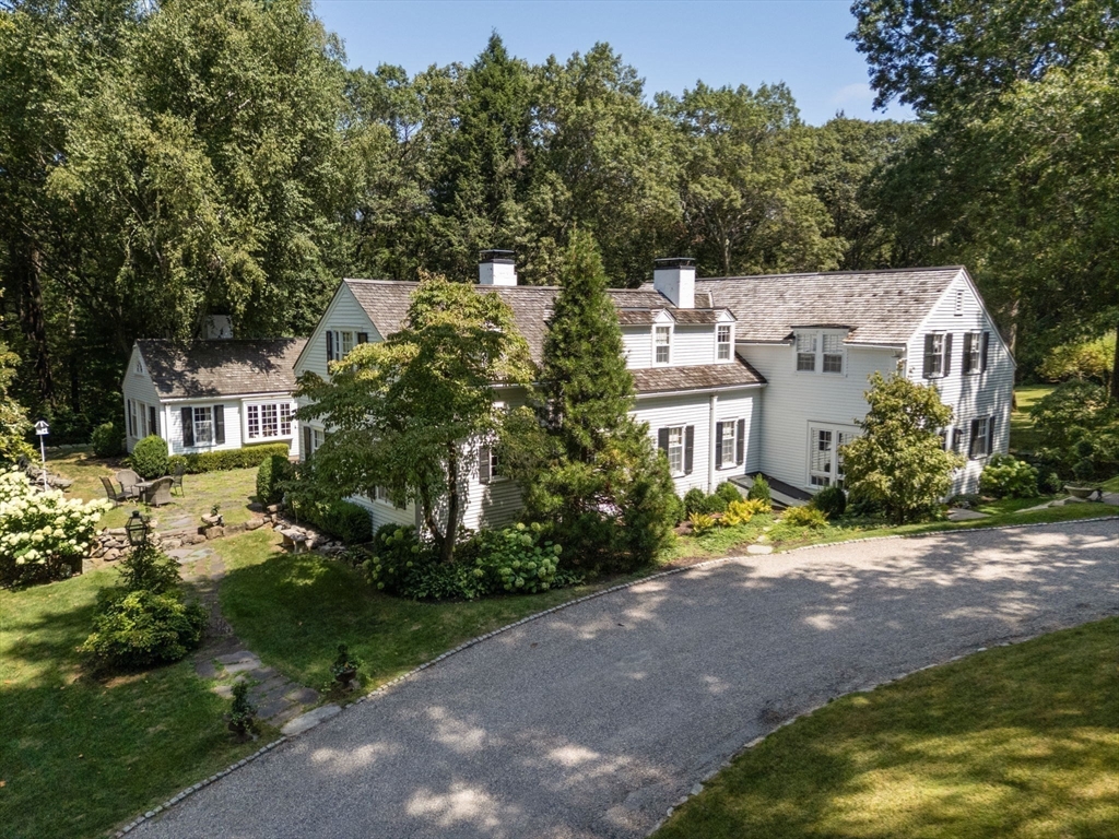 157 Ctr St Dover, MA 02030