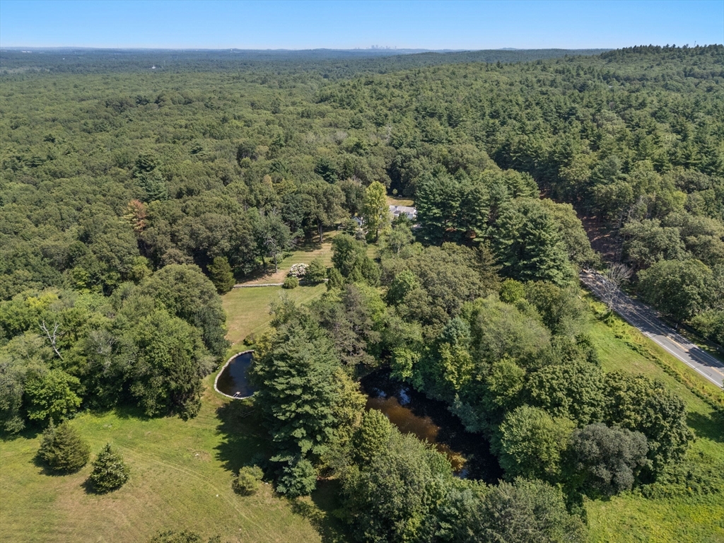 157 Ctr St Dover, MA 02030