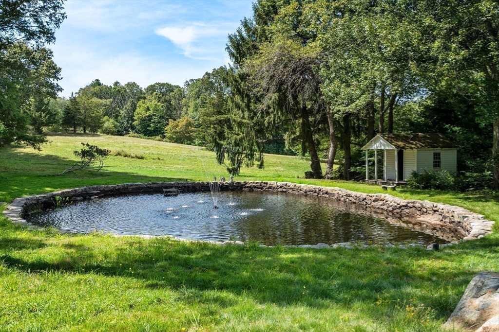 157 Ctr St Dover, MA 02030