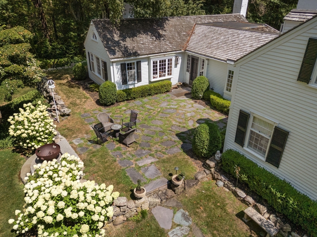 157 Ctr St Dover, MA 02030