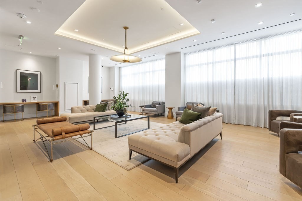 100 Shawmut Ave #807 Boston, MA 02118