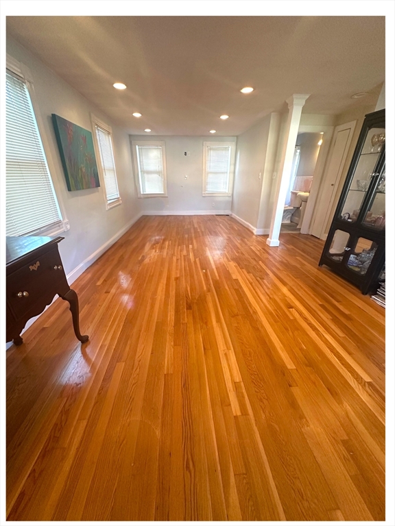 18 Walton St Wakefield, MA 01880 18 Walton St Wakefield, MA 01880