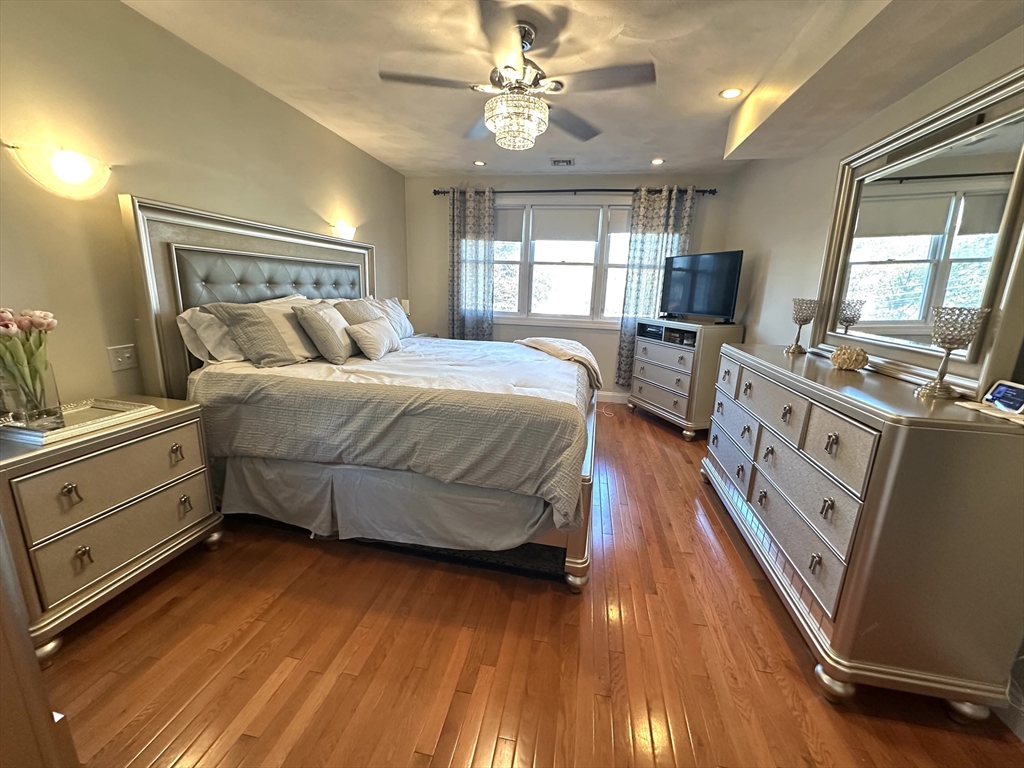 18 Walton St Wakefield, MA 01880 18 Walton St Wakefield, MA 01880