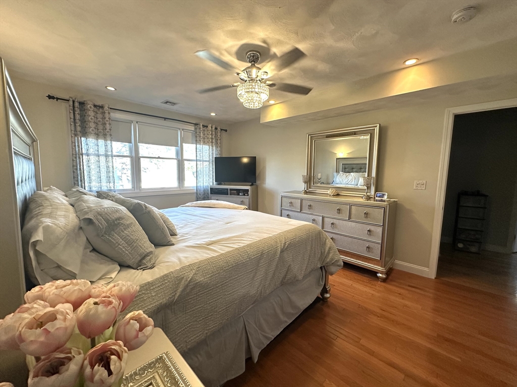 18 Walton St Wakefield, MA 01880 18 Walton St Wakefield, MA 01880