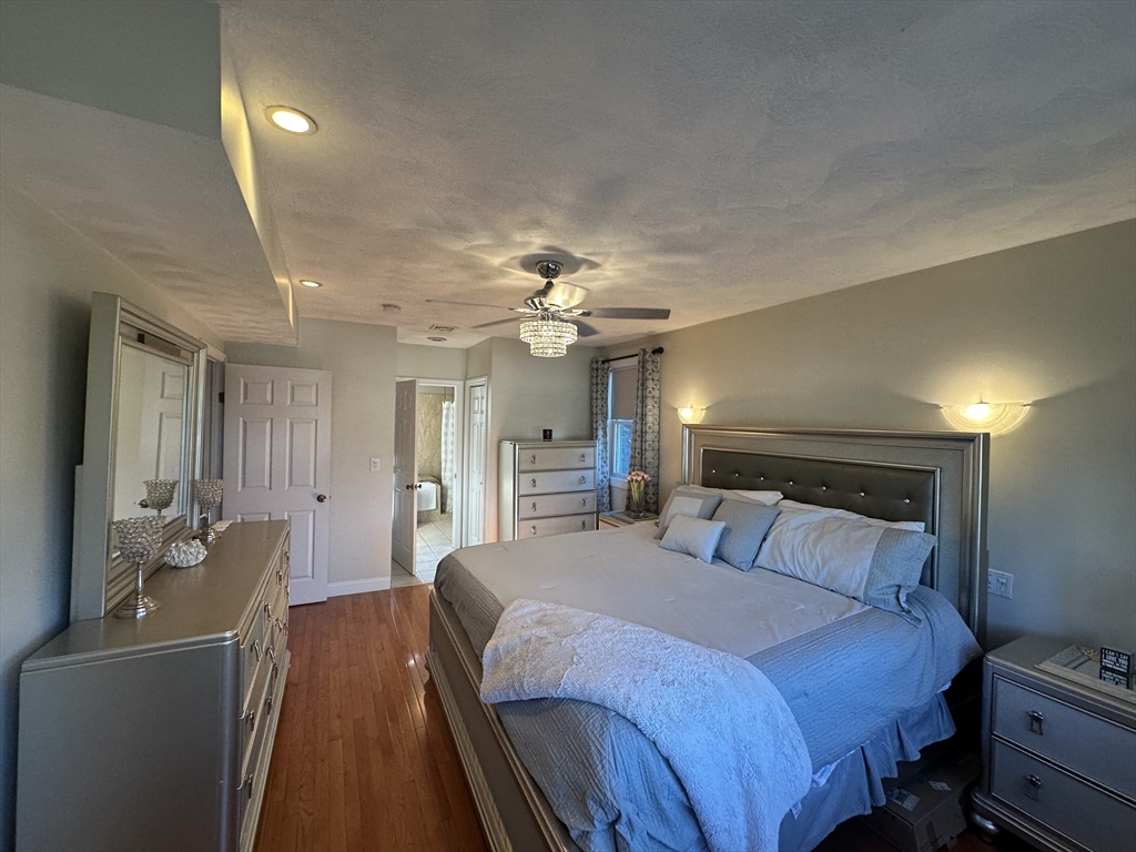 18 Walton St Wakefield, MA 01880 18 Walton St Wakefield, MA 01880