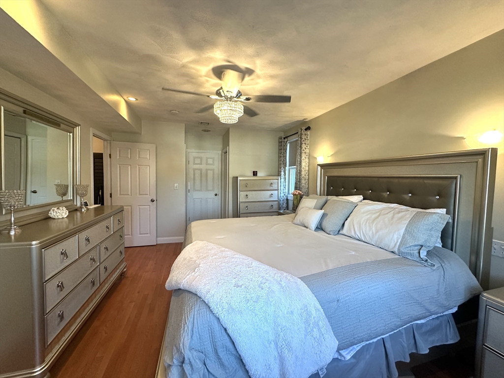 18 Walton St Wakefield, MA 01880 18 Walton St Wakefield, MA 01880