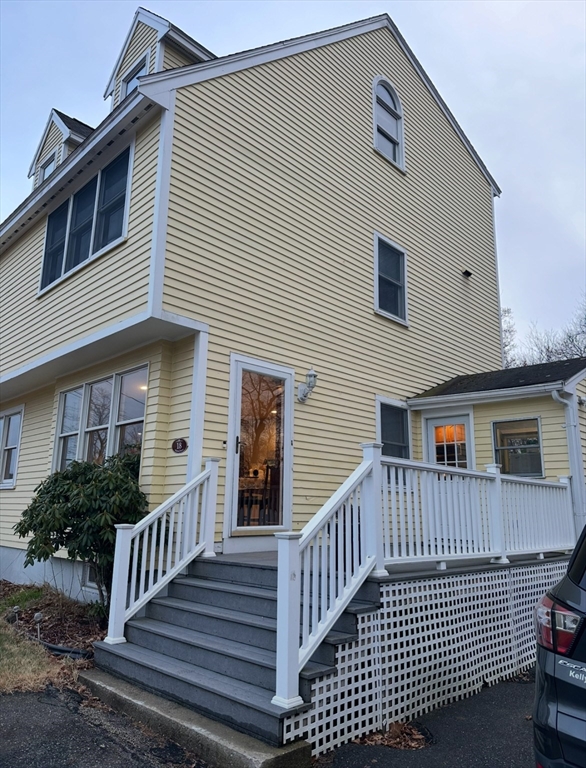 18 Walton St Wakefield, MA 01880 18 Walton St Wakefield, MA 01880