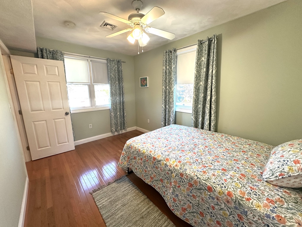 18 Walton St Wakefield, MA 01880 18 Walton St Wakefield, MA 01880