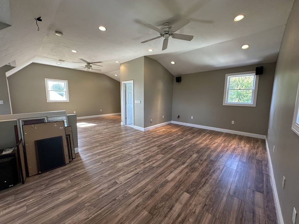 18 Walton St Wakefield, MA 01880 18 Walton St Wakefield, MA 01880
