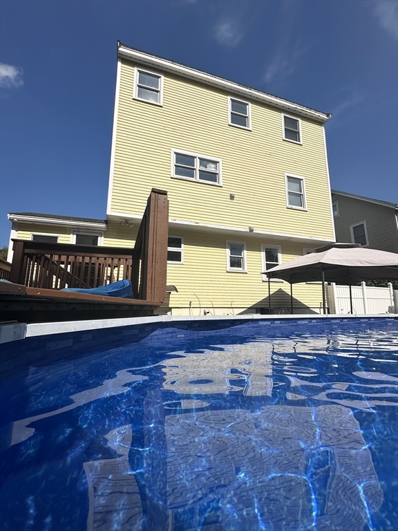 18 Walton St Wakefield, MA 01880 18 Walton St Wakefield, MA 01880