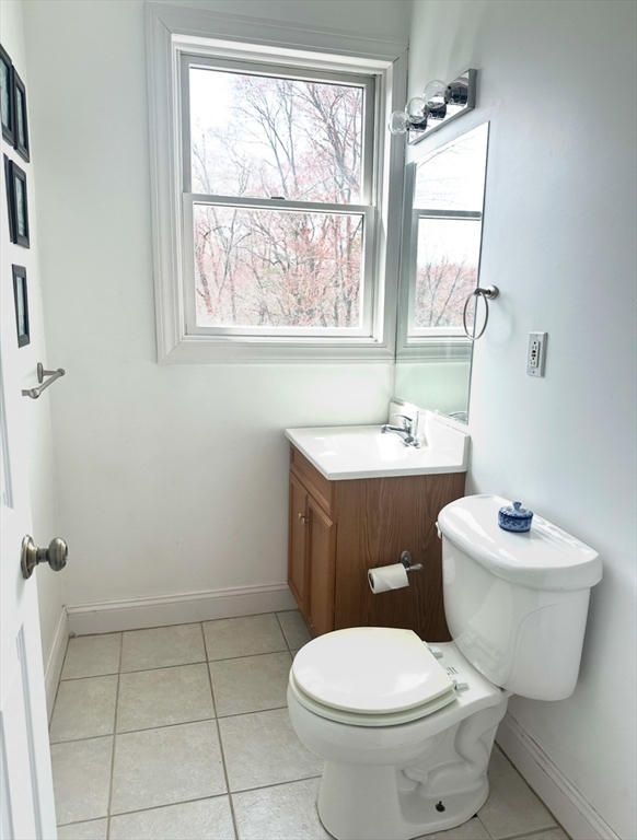 18 Walton St Wakefield, MA 01880 18 Walton St Wakefield, MA 01880