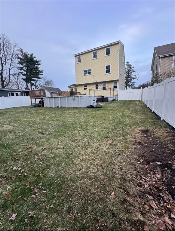 18 Walton St Wakefield, MA 01880 18 Walton St Wakefield, MA 01880