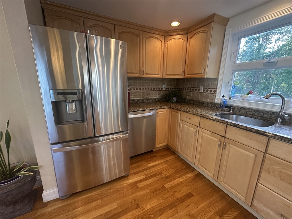 18 Walton St Wakefield, MA 01880 18 Walton St Wakefield, MA 01880
