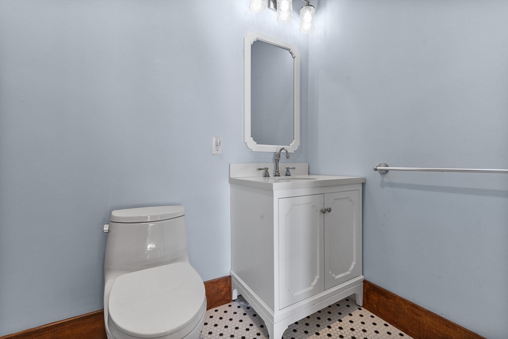 16 Pleasant St Wakefield, MA 01880