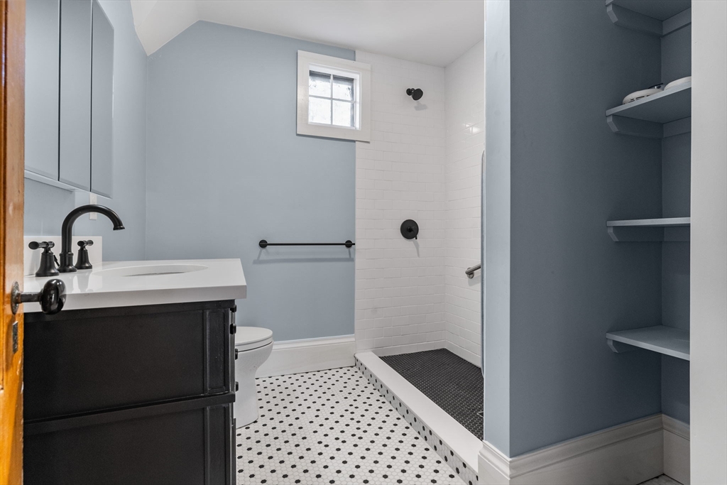 16 Pleasant St Wakefield, MA 01880