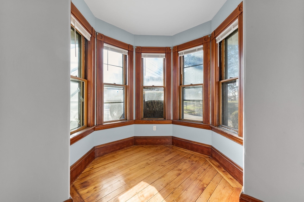 16 Pleasant St Wakefield, MA 01880