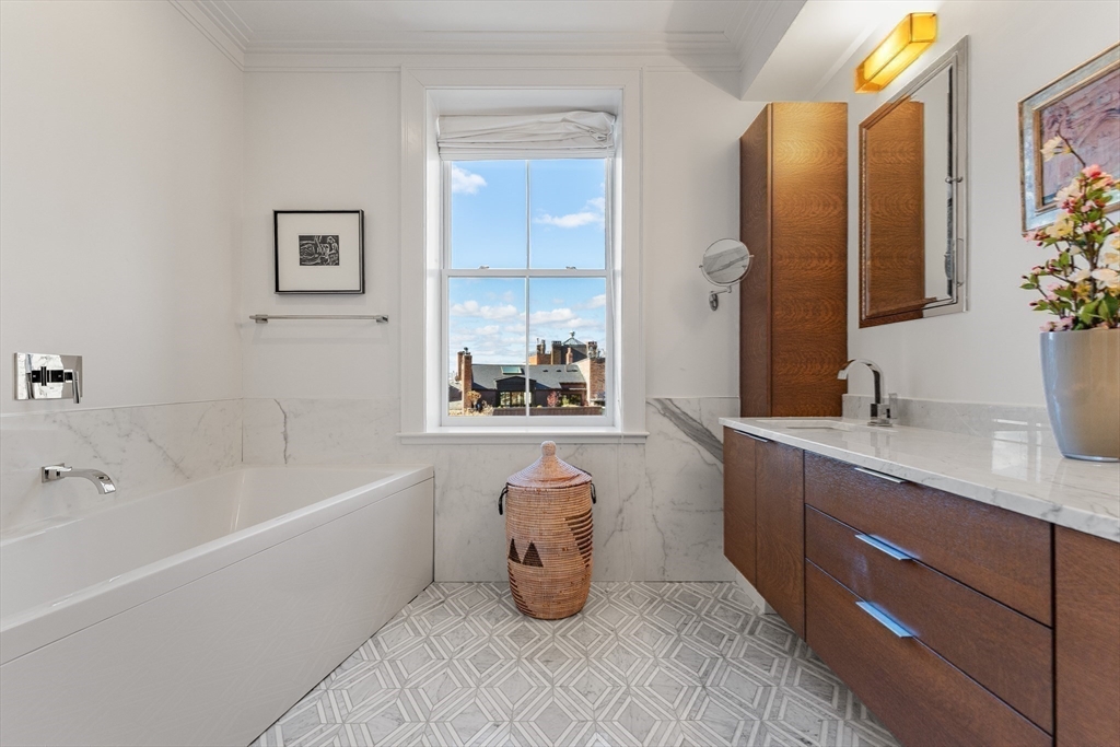 4 Joy St #PH Boston, MA 02108