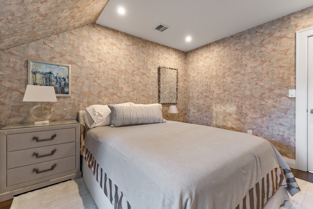 4 Joy St #PH Boston, MA 02108