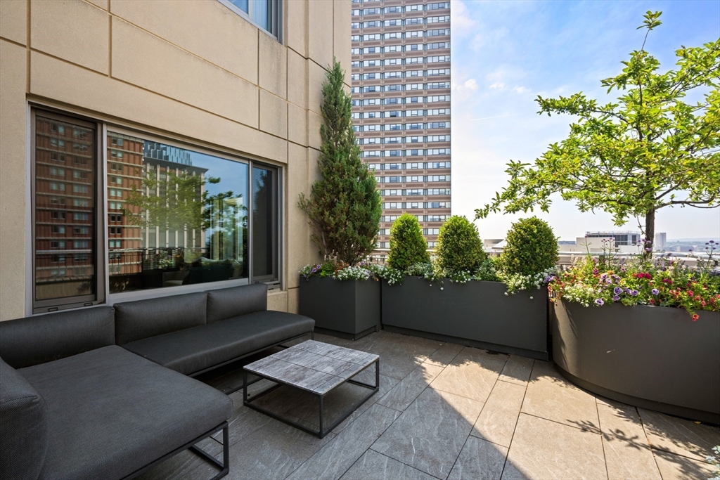 1 Huntington Ave #1702 Boston, MA 02116
