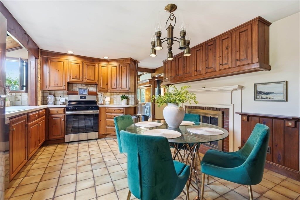 19 Curv St Wakefield, MA 01880