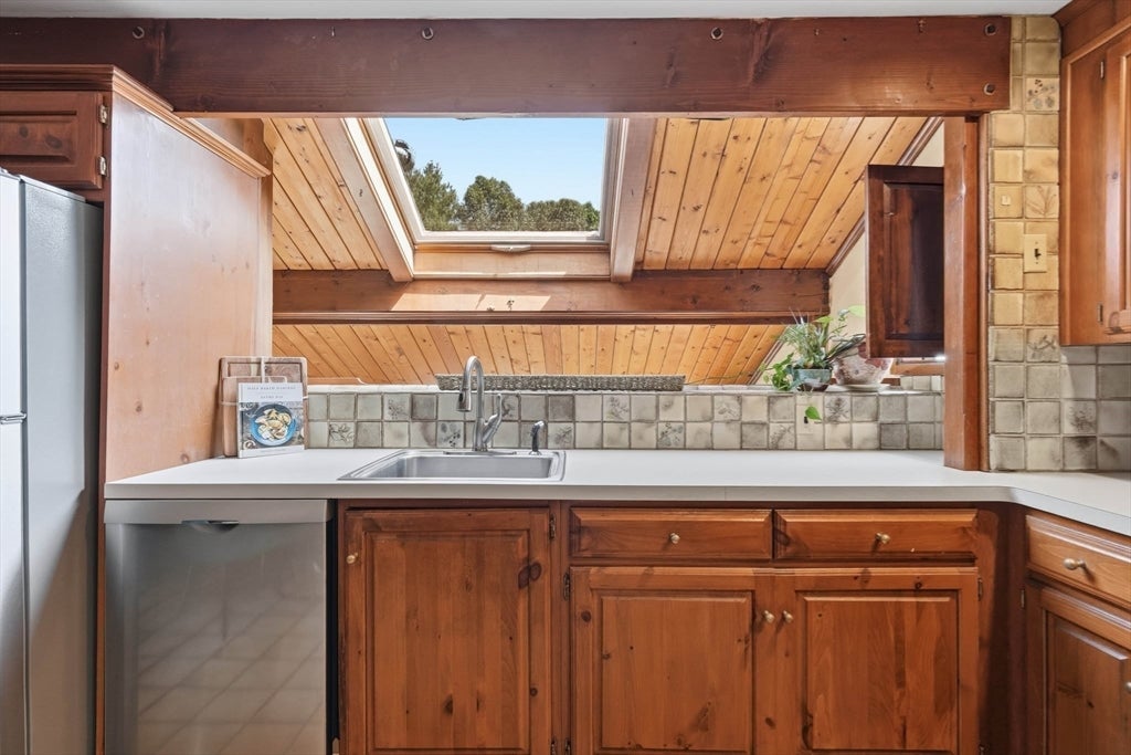 19 Curv St Wakefield, MA 01880