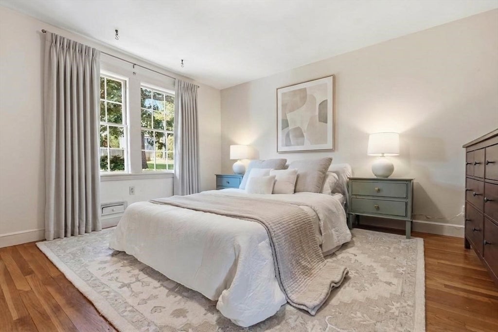 19 Curv St Wakefield, MA 01880